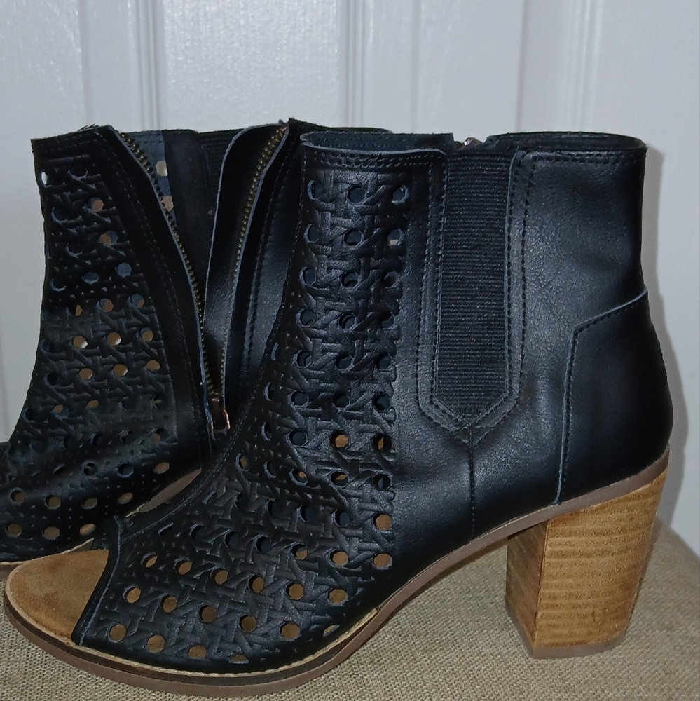 Tom's Open Toed Heels